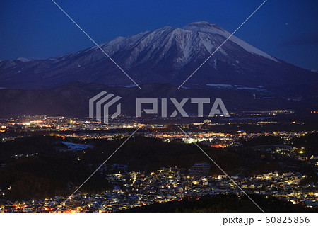 岩手山と盛岡市街の夜景 岩手山と盛岡市街の夜景 60825866