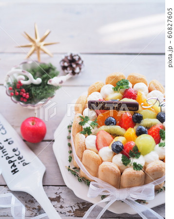 フルーツがたっぷりのシャルロットケーキ フルーツがたっぷりのシャルロットケーキ 60827605