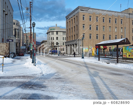 歴史的建造物が建ち並ぶ色内大通り／小樽 60828690