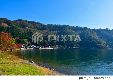菅浦の湖岸 集落景観 紅葉 菅浦の湖岸 集落景観 紅葉 60829777