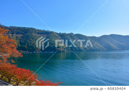 菅浦の湖岸 集落景観 紅葉 菅浦の湖岸 集落景観 紅葉 60830404