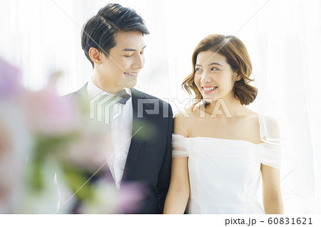 カップル 結婚 カップル 結婚 60831621