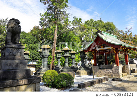 【東京都】上野東照宮・狛犬と手水舎と銅灯籠 【東京都】上野東照宮・狛犬と手水舎と銅灯籠 60833121