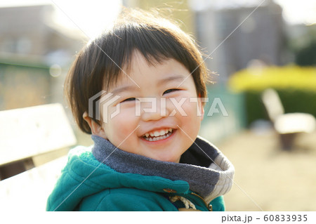 笑顔の男の子 笑顔の男の子 60833935