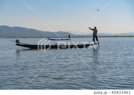 インレー湖 60833961