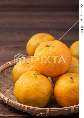 オレンジ色 オレンジ 橙 60834192