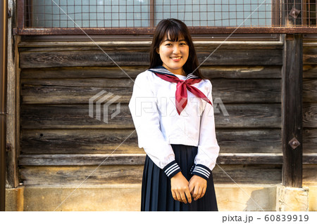 セーラー服の女子高生 60839919