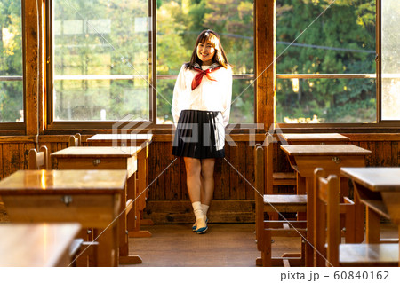 セーラー服の女子高生 60840162