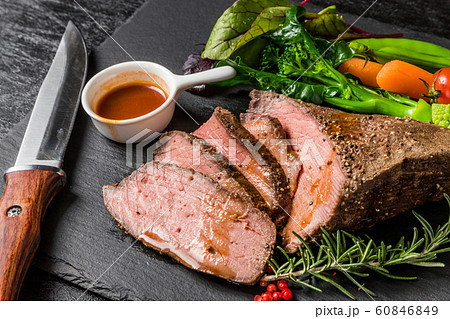 典型的なローストビーフ　Freshly made roast beef 60846849