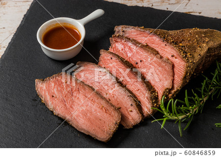 典型的なローストビーフ　Freshly made roast beef 60846859