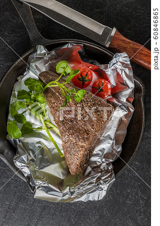 典型的なローストビーフ　Freshly made roast beef 60846865