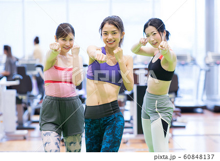 スポーツジムに通う女性 スポーツジムに通う女性 60848137