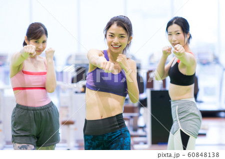 スポーツジムに通う女性 スポーツジムに通う女性 60848138