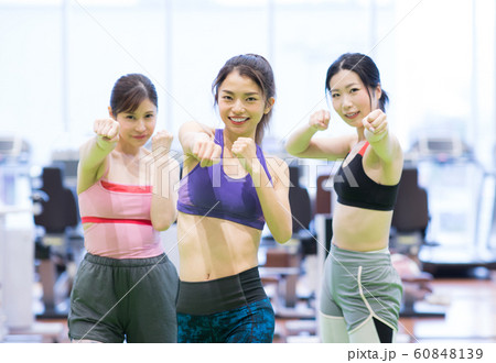 スポーツジムに通う女性 スポーツジムに通う女性 60848139