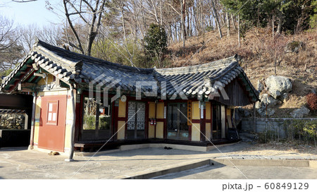 韓屋 夕暮れ 影 60849129