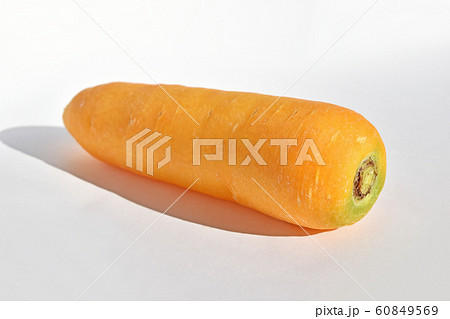 黄色いニンジン 60849569