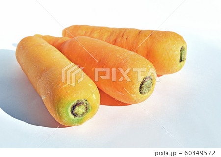 黄色いニンジン 60849572