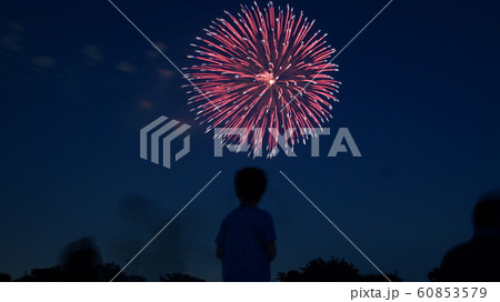 花火大会と子供 花火大会と子供 60853579