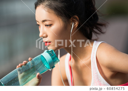 女性 スポーツウェア 女性 スポーツウェア 60854275