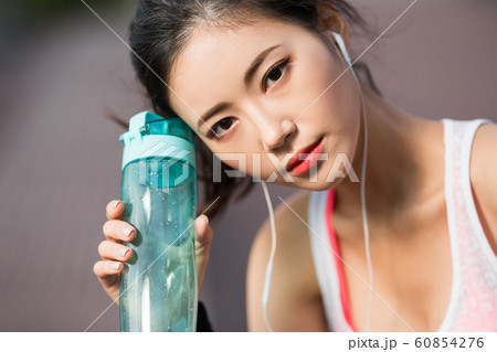 女性　スポーツウェア 60854276
