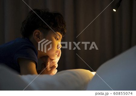 子供　ライフスタイル　読書 60855074