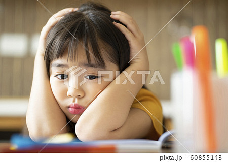 子供 ライフスタイル 絵描き 子供 ライフスタイル 絵描き 60855143