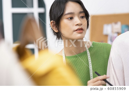女性 アパレル デザイナー 女性 アパレル デザイナー 60855909