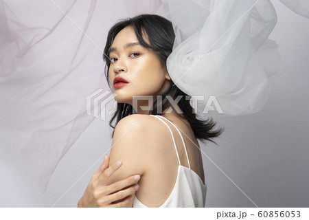 女性　ビューティー　ムーディー 60856053