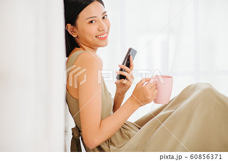 女性 ライフスタイル スマホ 女性 ライフスタイル スマホ 60856371