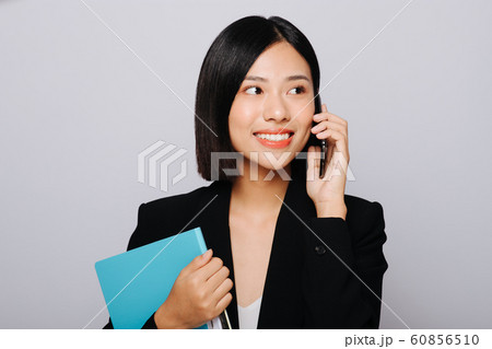 女性 ビジネス 通話 女性 ビジネス 通話 60856510