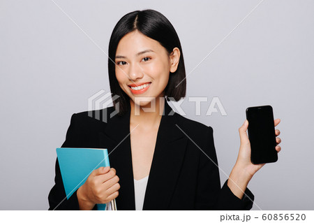 女性　ビジネス　スマホ 60856520