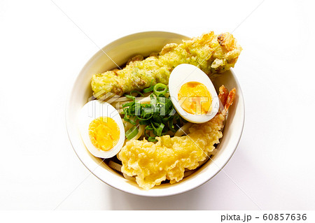 天ぷらぶっかけうどん。(ゆで卵のせ) 60857636