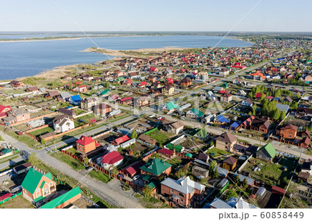 Aerial view onto private houses on bank of lake Aerial view onto private houses on bank of lake 60858449