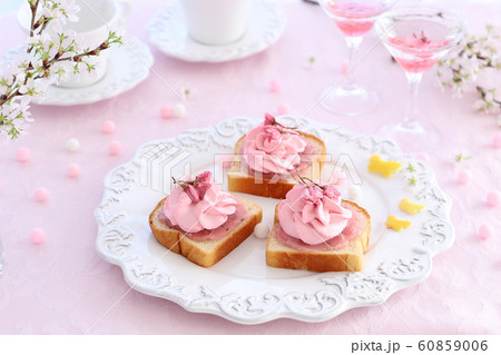 さくら餡と桜クリームのオープンサンド 60859006