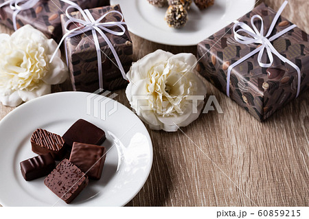 トリュフとボンボンショコラ 60859215