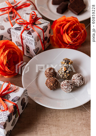 トリュフとボンボンショコラ 60859228