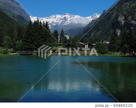 イタリア - グレッソネイ・サイント・ジェアン - ゴ―ヴェル湖とモンテ・ローザ 60860220