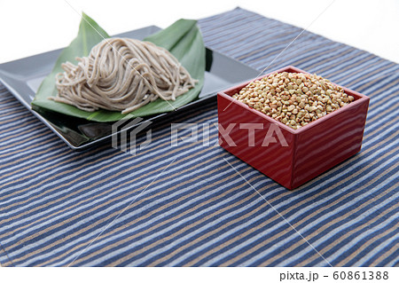 雑穀　蕎麦の実と生蕎麦 60861388