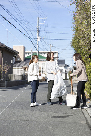 主婦近所付き合い 立ち話 主婦近所付き合い 立ち話 60861480