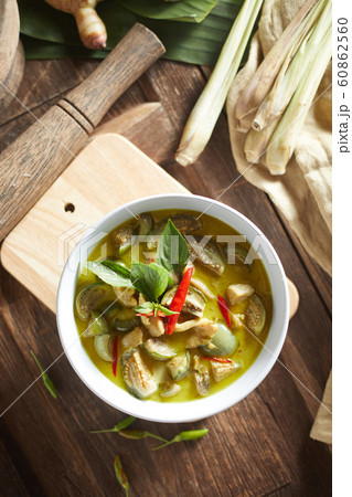 Thai food chicken green curry on wooden 60862560