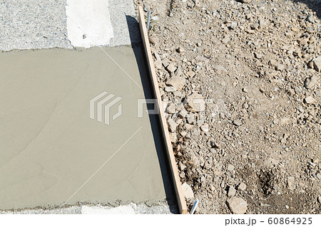 コンクリート打ち 60864925