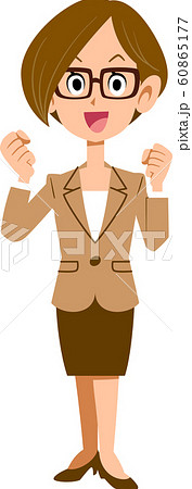 張り切るスーツの女性の全身 60865177