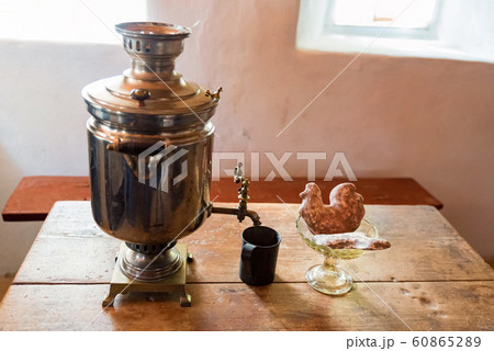Traditional Russian samovar and gingerbread close view 60865289