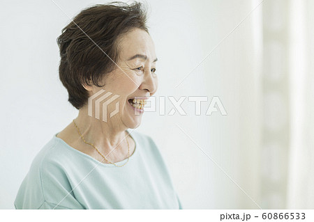 シニア女性 60866533