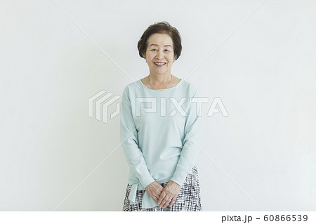 シニア女性 シニア女性 60866539