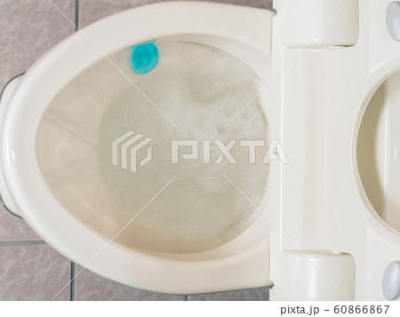 トイレ掃除 60866867