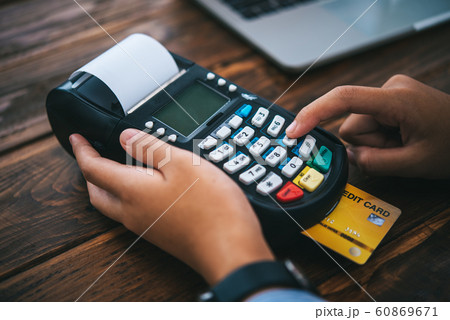 Paying by credit card , buying and selling Paying by credit card , buying and selling 60869671