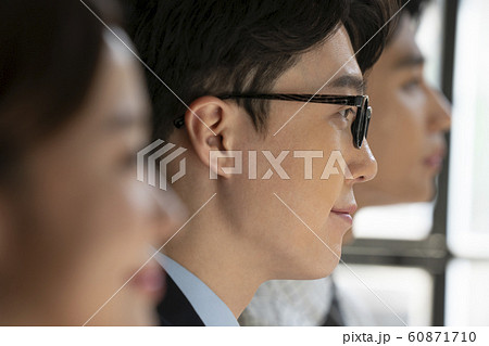 韓国人 若い男 若い男性の写真素材