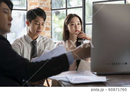 韓国人 若い男 若い男性 60871760