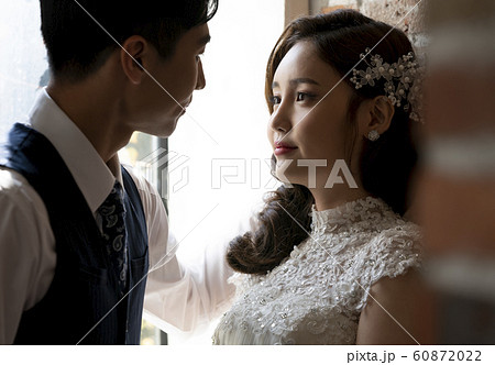 韓国人 カップル 結婚 60872022